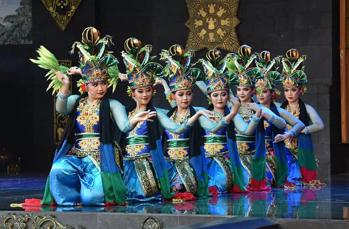 Momen Tarian Tradisional